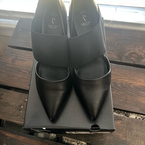 Simply Vera Wang heels size 8 in Black memory foam - Picture 3 of 6
